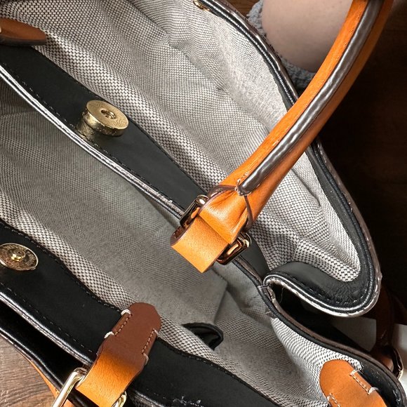 -SOLD-Dooney & Bourke bag in very good used condition - Picture 6 of 7